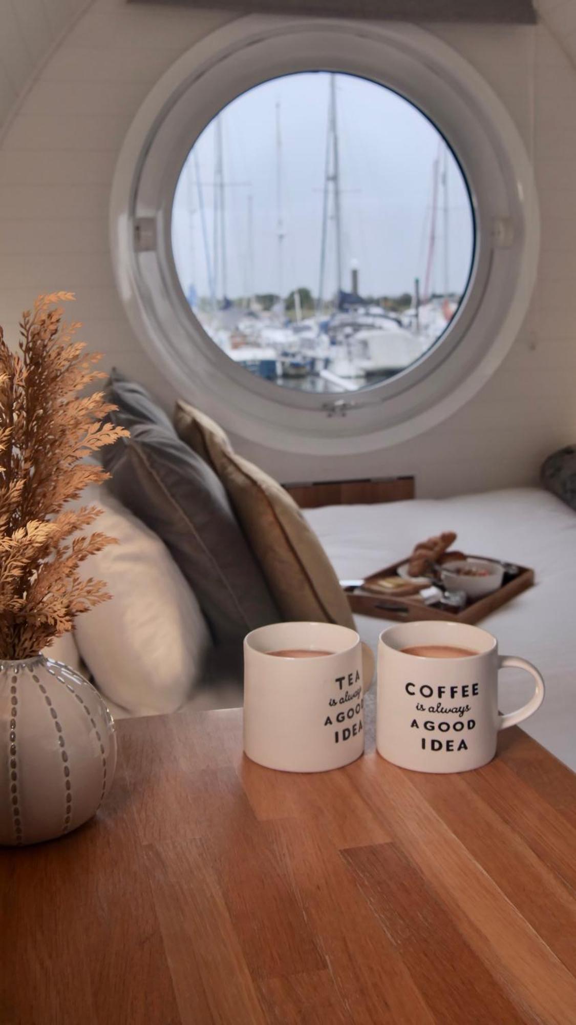 Sea Breeze Ark 900 Hotel Емсуърт Екстериор снимка