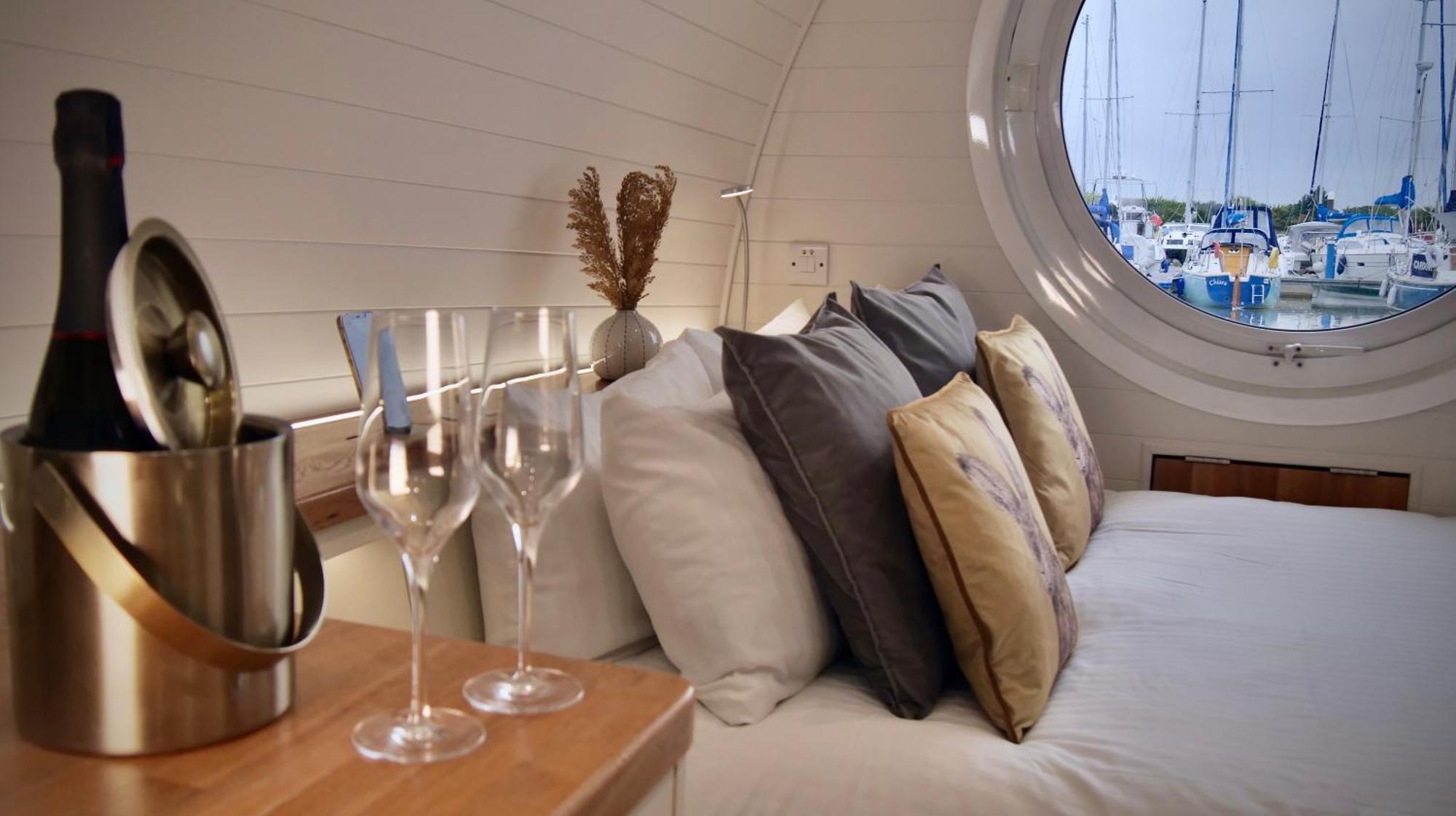 Sea Breeze Ark 900 Hotel Емсуърт Екстериор снимка