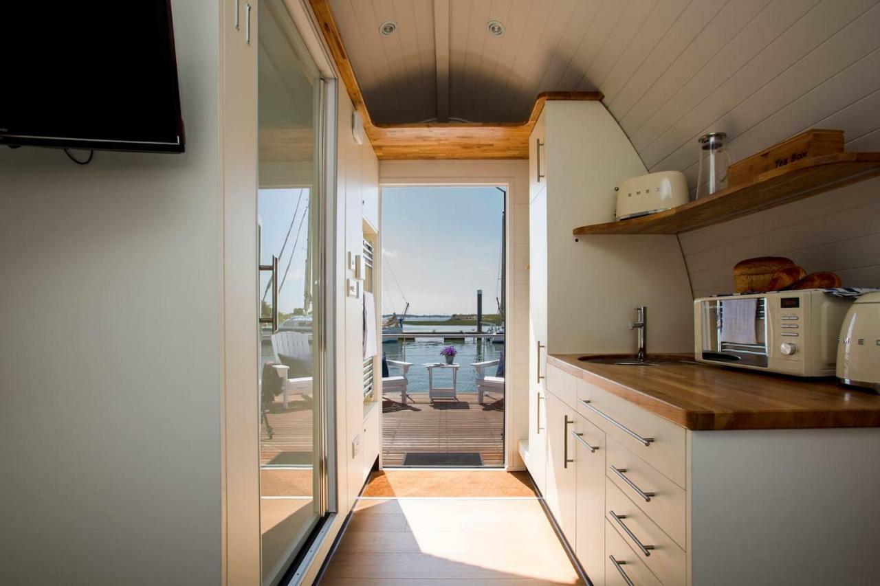 Sea Breeze Ark 900 Hotel Емсуърт Екстериор снимка